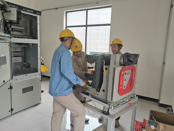 1718173314840009.jpeg 羰基醋酸甲酯中試項目授電成功 (2).jpg