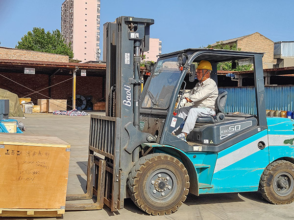 采供部人員在酷暑期間作業  600.jpg