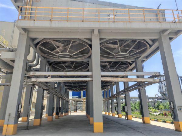 1719364505103911.jpeg 圖1 6月24日,清洗后空冷島實況。肖歡 攝.jpg