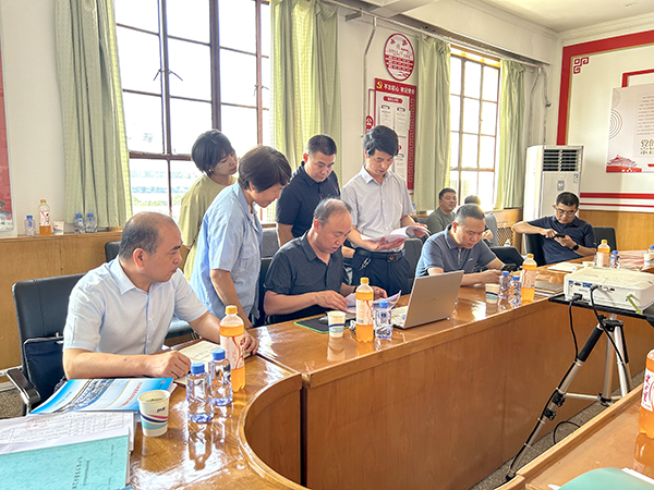 1721296963492056.jpeg 陜西省安全督導幫扶小組對公司的安全生產文件進行查看.jpg