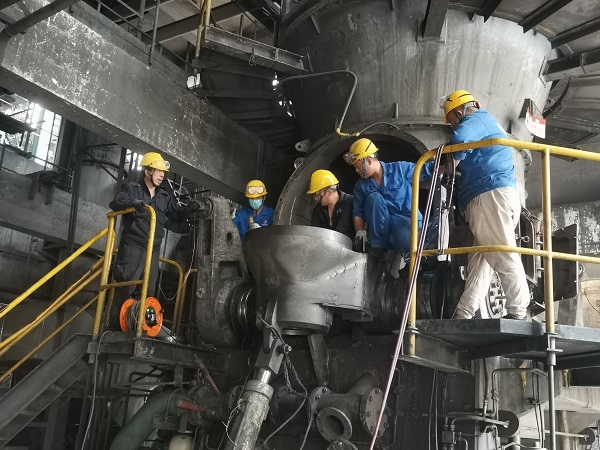 1722905851402504.png 磨煤機(jī)檢修現(xiàn)場(chǎng).png