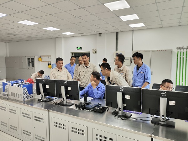 1723189937347148.jpeg 8月7日 現場人員討論運行參數.jpg