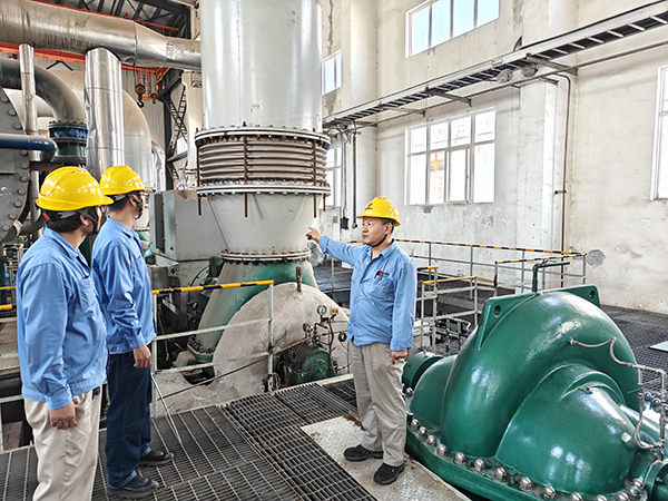 1724317430379646.jpeg 三期循環(huán)水現(xiàn)場(chǎng)手指口述,技術(shù)員現(xiàn)場(chǎng)點(diǎn)評(píng).jpg