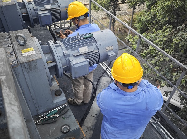 1724718602635256.jpeg 8月23日,檢修二班在氣化摻燒裝置進行設備改造.jpg