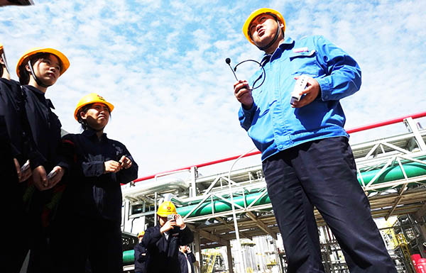 1730165188448456.jpeg 2024年度通訊員培訓勞模講化工.jpg