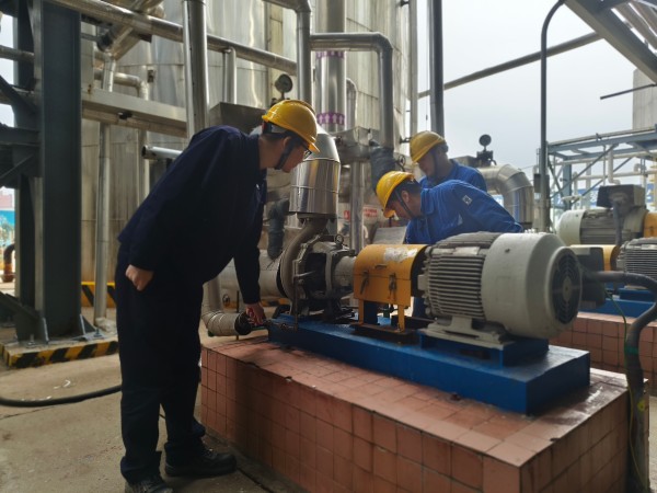 1731888081109866.jpeg 11月14日,尿素車間設備技術員馬強講解防凍注意事項1.jpg