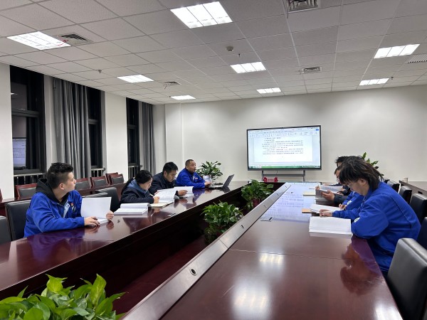 1732178012843523.jpeg 2024年11月乙二醇車間技術員給崗位人員開展業(yè)務培訓.jpg