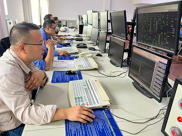 1735775118796454.jpeg 主任檢查裝置運行狀況.jpeg