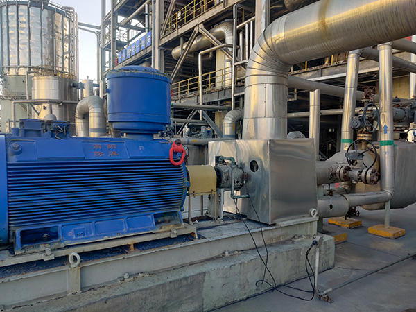 1736990382240064.jpeg 2025年1月14日,氣化生產(chǎn)現(xiàn)場為機泵增添蝸殼暖氣現(xiàn)場圖片.jpg