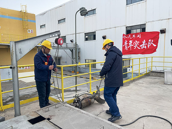 1737431646990564.jpeg 青年突擊隊隊旗飄揚在一線.jpg