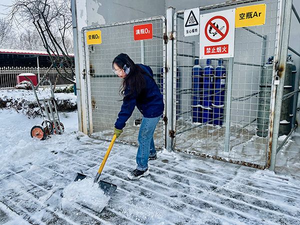 1737876533752261.jpeg 清掃鋼瓶間.jpg