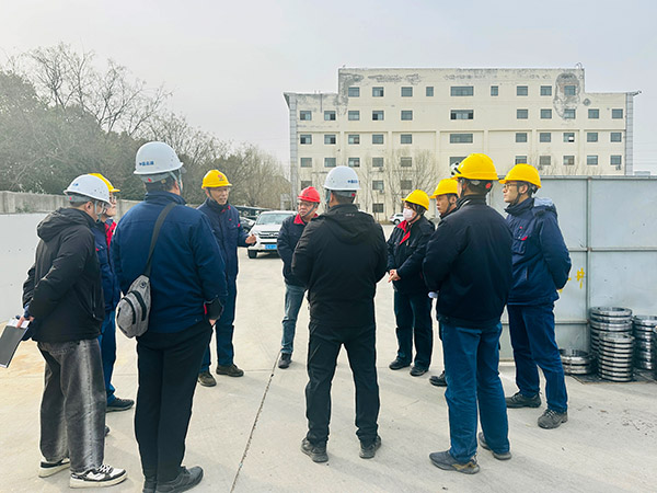 1739404809239852.jpeg 2月12日下午,物料車間開展重大危險源綜合大檢查,圖為裝車站臺VOC環(huán)保裝置的升級改造項目現(xiàn)場 (1).jpg