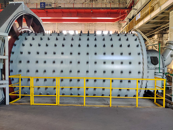 251740477369116239.jpg 2月24日,經維護保養后投入運行的磨煤機照片.jpg