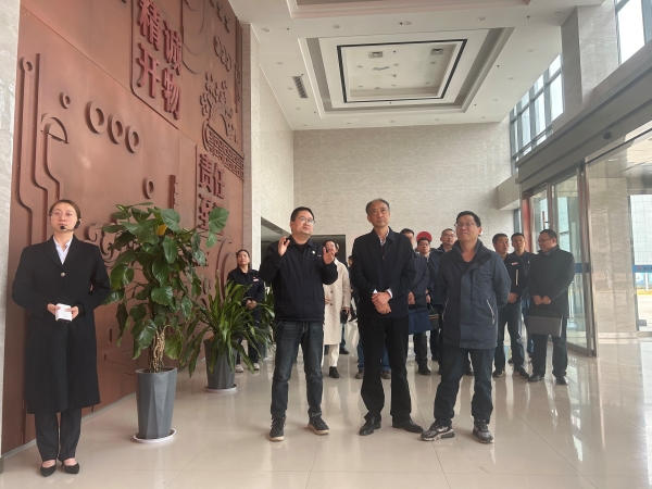 141741933925690713.jpg 3.13化工集團領導屈戰成一行到彬州公司調研 附圖1.jpg