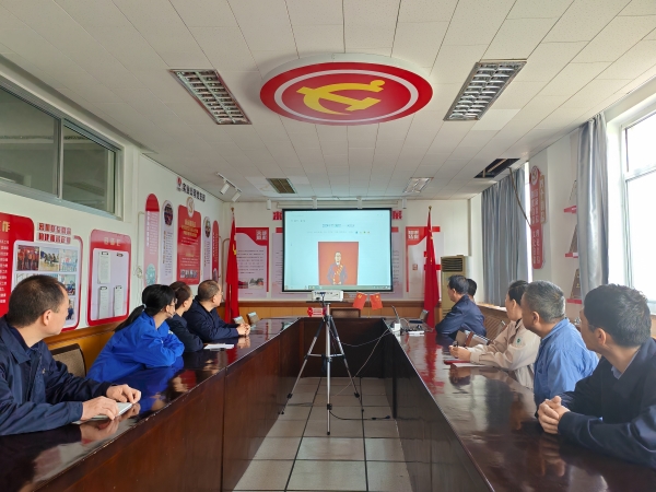 261742973093638487.jpg 3月24日上午支部組織學習勞模先進事跡.jpg