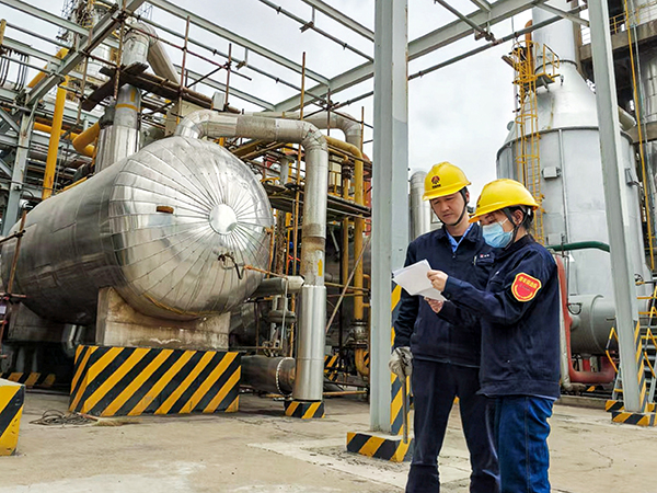 091744170181615831.jpg 現場負責人講解情況 副圖 600.jpg