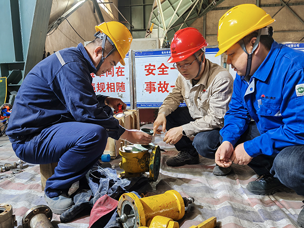 111744355326151682.jpg 4月11日王東亮 王斌涌校驗現(xiàn)場.jpg