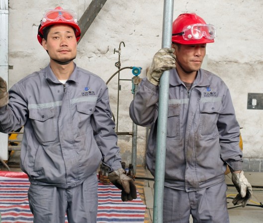 141744595036151951.jpg 循環(huán)水泵房檢修現(xiàn)場(chǎng)團(tuán)結(jié)協(xié)作4.jpg