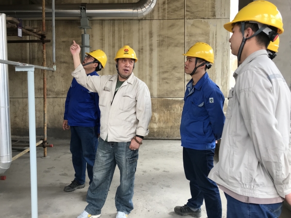 151744682766446902.jpg 張崇高正在現(xiàn)場教學.jpg