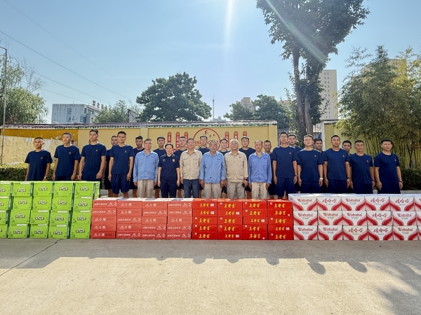 011754010407185379.jpg 公司慰問高新區特勤大隊2.jpg