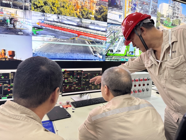 技術人員中控室交流畫面.jpg