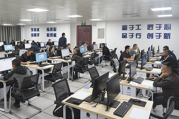 071762501616126812.jpg 仿真模擬實操現場.jpg