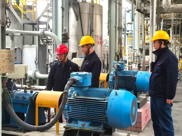11月21日，公司領(lǐng)導(dǎo)深入氣化車間調(diào)研2.jpg