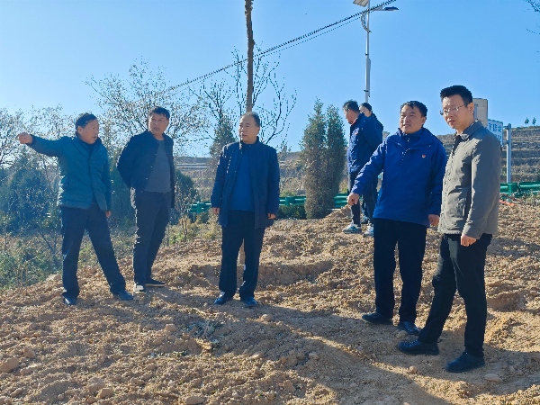 12月3日 集團(tuán)公司黨委委員、紀(jì)委書記王社教深入阿蘭寨督導(dǎo)檢查鄉(xiāng)村振興工作 (2)(1).jpg